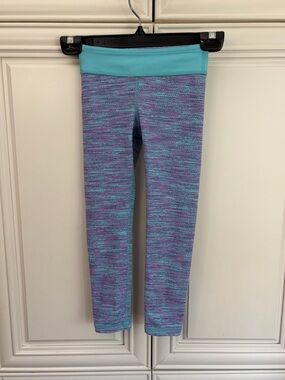 SIZE 4 - Ivivva girls reversible heathered leggings 🍋